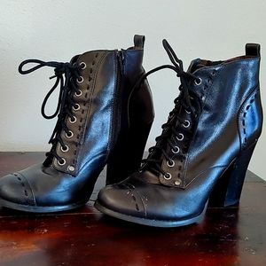 Lace-up heeled boots